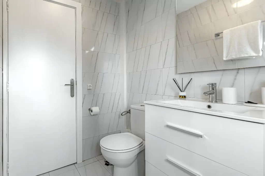 Apartment 3 - Baño con ducha