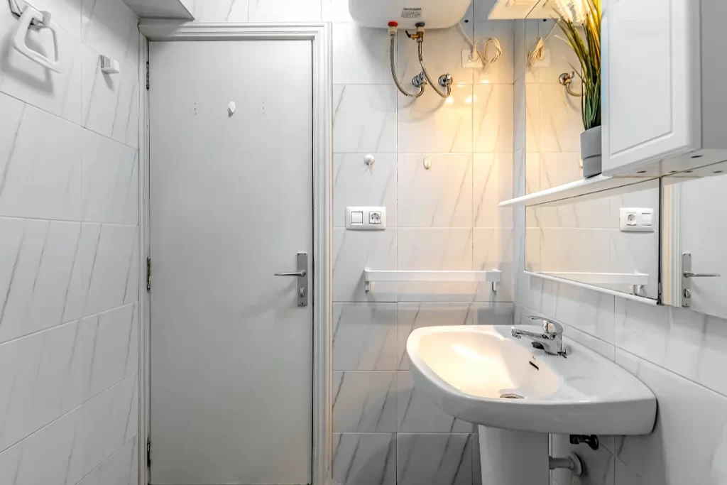 Apartment 4 - Baño con ducha