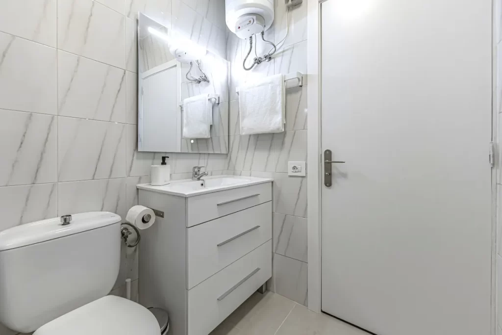 Apartment 7 - Baño con ducha
